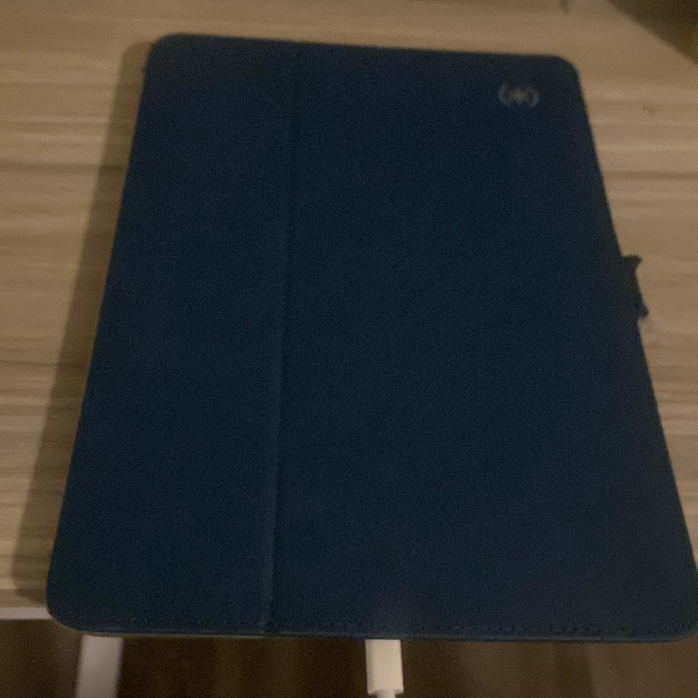 iPad 6th generation with speck case, Apple pen, and replacement tips